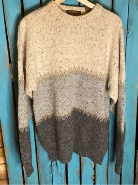 The Authentic Issue crewneck sweater size XL cream gray acrylic wool nylon